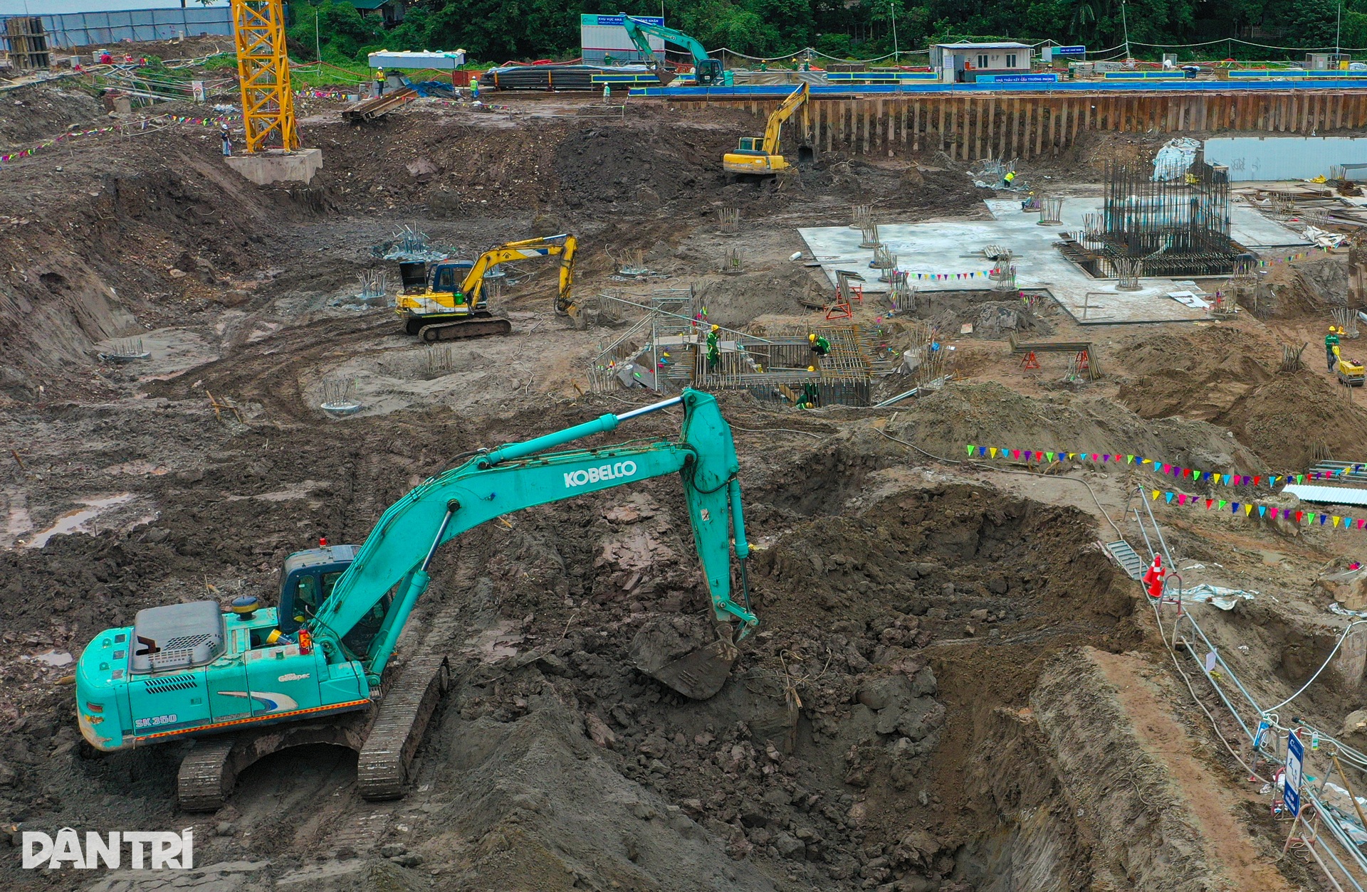 Toàn cảnh đại công trường xây nhà hát Opera Hà Nội bên hồ Tây - 10