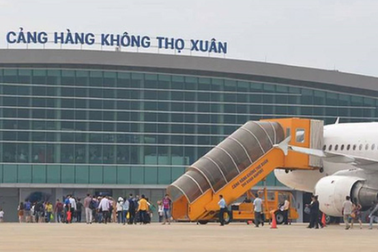 Cấm bay 1 năm với "thượng đế" hành hung nhân viên hàng không