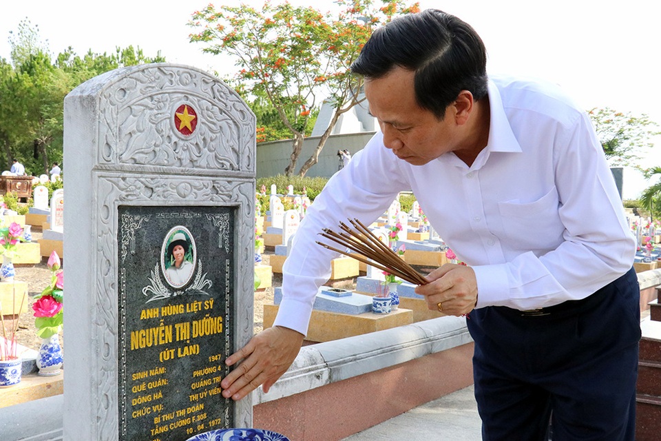 Bộ trưởng Đào Ngọc Dung: Sửa từ liệt sĩ vô danh là lương tâm, trách nhiệm - 2 Bộ trưởng Đào Ngọc Dung: Sửa từ liệt sĩ vô danh là lương tâm, trách nhiệm - 2