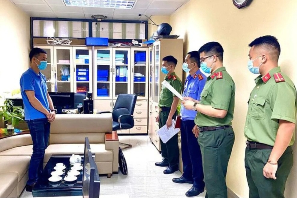 Bắt 2 cán bộ Trung tâm Quản lý cửa khẩu Đồng Đăng - 1 Bắt 2 cán bộ Trung tâm Quản lý cửa khẩu Đồng Đăng - 1