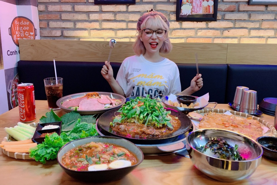 Thán Uy - hot blogger đa tài, gợi cảm lại có tính cách rất… đàn ông - 6 Thán Uy - hot blogger đa tài, gợi cảm lại có tính cách rất… đàn ông - 6