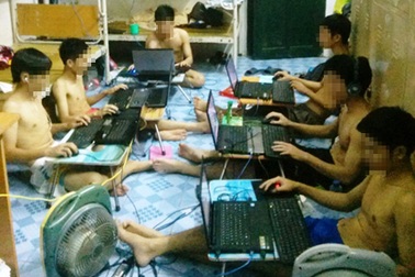 Ký túc xá lúc 0h: Ngủ ngày “cày” game đêm