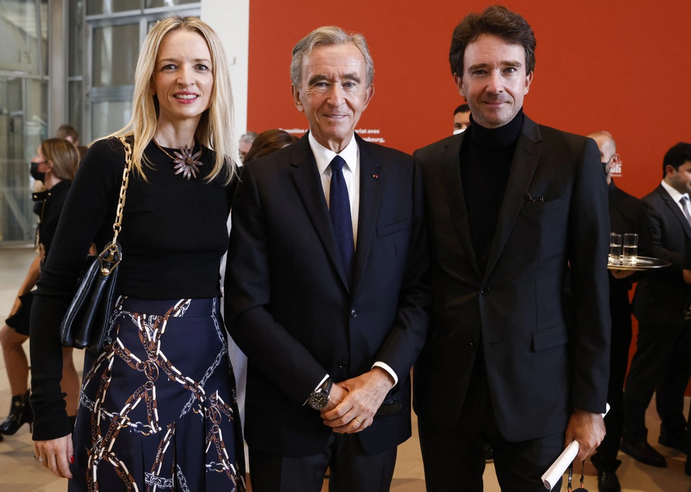 Cách tỷ phú giàu thứ 3 thế giới Bernard Arnault nuôi dạy 5 người con ưu tú - 1 Cách tỷ phú giàu thứ 3 thế giới Bernard Arnault nuôi dạy 5 người con ưu tú - 1