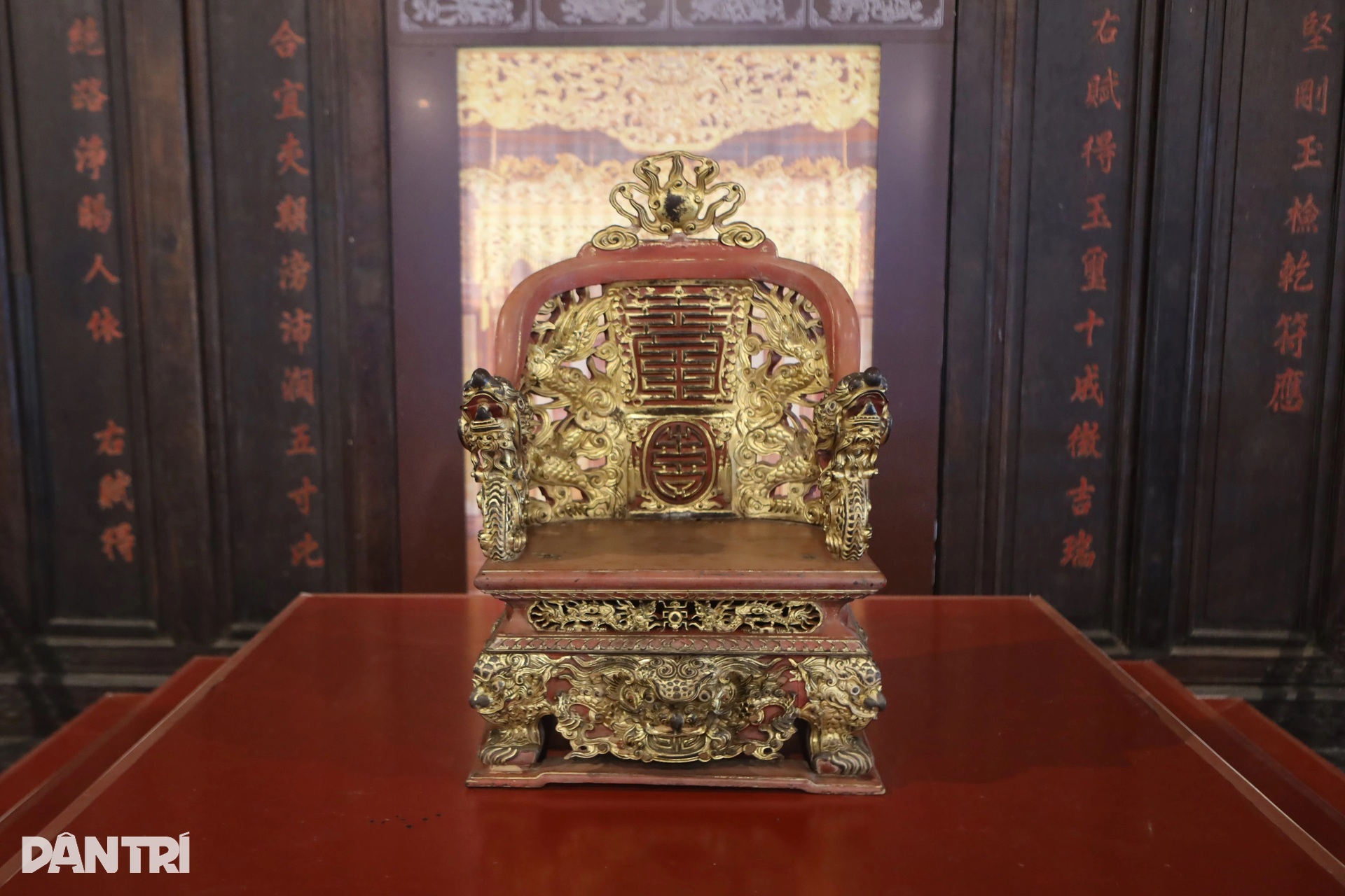Hình ảnh bảo vật độc bản ngai vàng điện Thái Hòa trước khi bị phá hỏng - 9 Hình ảnh bảo vật độc bản ngai vàng điện Thái Hòa trước khi bị phá hỏng - 9