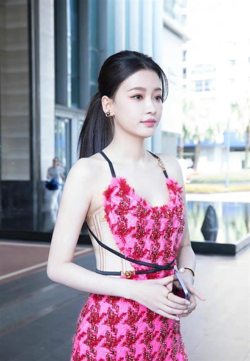 Gái một con Tôn Di quyến rũ hơn sau khi chia tay thiếu gia giàu có - 10 Gái một con Tôn Di quyến rũ hơn sau khi chia tay thiếu gia giàu có - 10