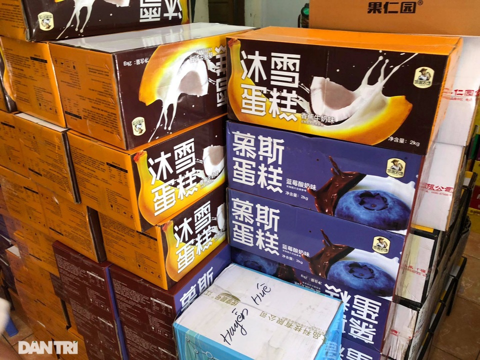 Hà Nội: Hơn 10 tấn bánh trung thu, trà sữa Trung Quốc nhập lậu bị thu giữ - 9 Hà Nội: Hơn 10 tấn bánh trung thu, trà sữa Trung Quốc nhập lậu bị thu giữ - 9