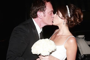 Đạo diễn quái kiệt Quentin Tarantino cưới vợ lần đầu ở tuổi 55