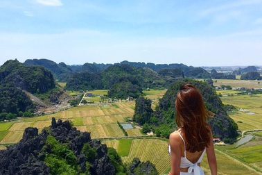 Hang Múa - “nữ hoàng” quyến rũ của Tràng An
