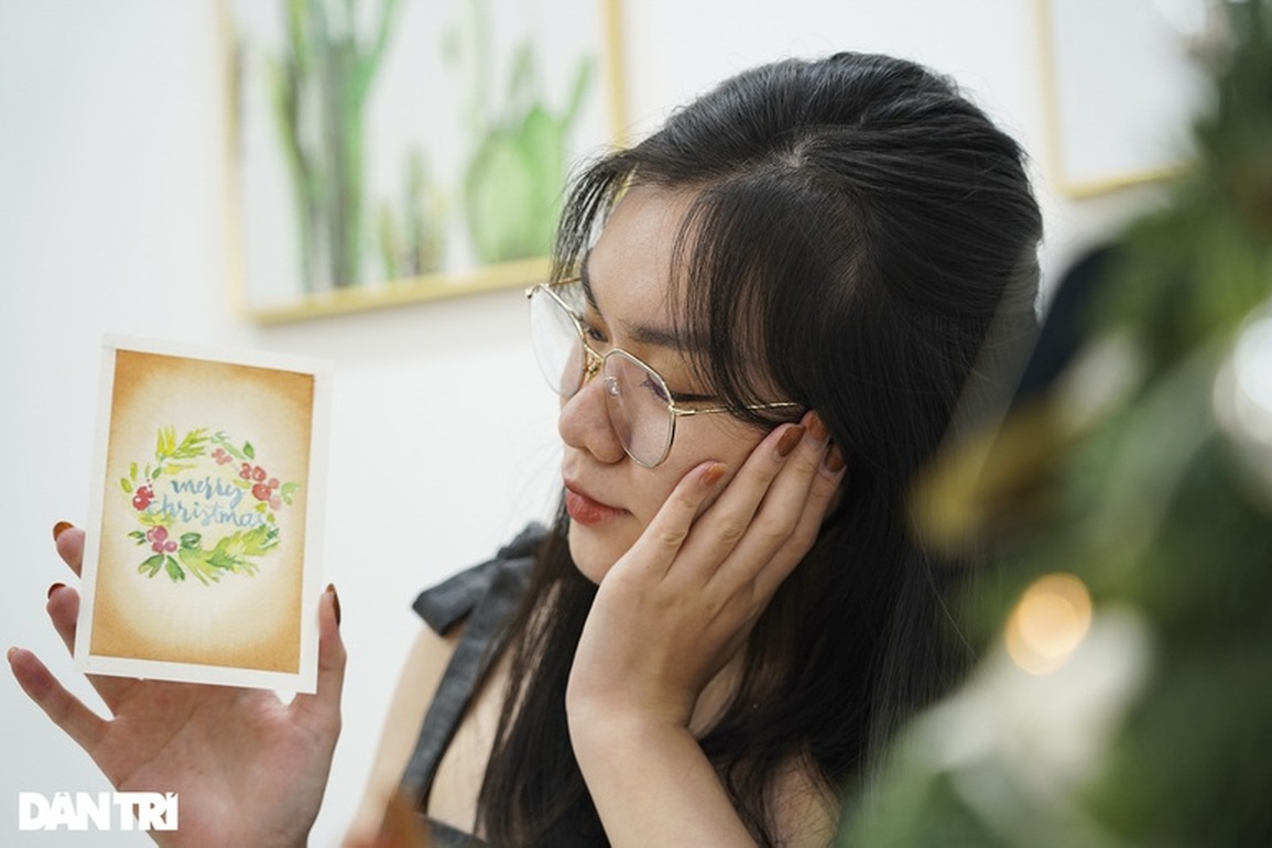 Thư giãn cùng lớp học vẽ thiệp Giáng sinh bằng màu nước - 5 Thư giãn cùng lớp học vẽ thiệp Giáng sinh bằng màu nước - 5