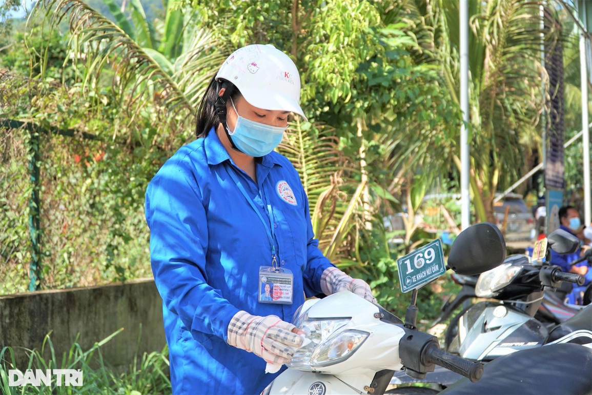 Chở khách vượt ngọn núi cao nhất miền Tây, kiếm tiền triệu mỗi ngày - 5 Chở khách vượt ngọn núi cao nhất miền Tây, kiếm tiền triệu mỗi ngày - 5