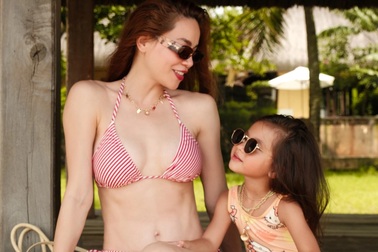 Hồ Ngọc Hà diện đồ đồng điệu cùng con gái, không hàng hiệu vẫn gây sốt