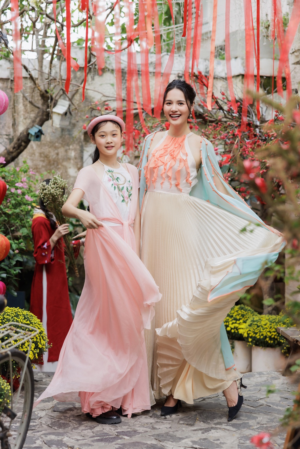 Hoa hậu Hương Giang khoe ảnh chồng con, nhan sắc 2 công chúa gây chú ý - 4 Hoa hậu Hương Giang khoe ảnh chồng con, nhan sắc 2 công chúa gây chú ý - 4