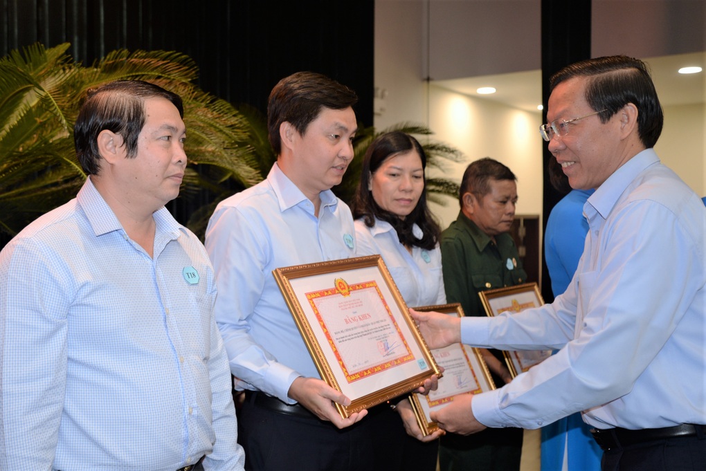 TPHCM: Hơn 20 năm người dân hiến kim cương vì lợi ích chung - 4 TPHCM: Hơn 20 năm người dân hiến kim cương vì lợi ích chung - 4