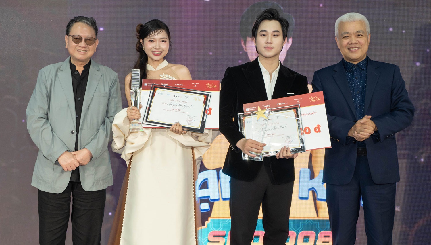 Thí sinh Ngọc Hà đạt Giải nhất thi hát trực tuyến với bản hit của Hòa Minzy - 2 Thí sinh Ngọc Hà đạt Giải nhất thi hát trực tuyến với bản hit của Hòa Minzy - 2