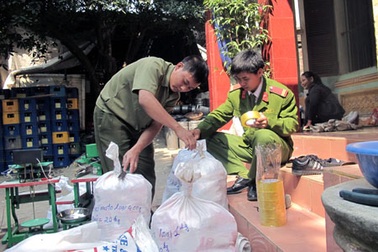 Hà Nội: Tạm giữ hình sự đối tượng sản xuất mỳ chính giả