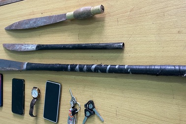 Băng cướp 16-17 tuổi vung mã tấu cướp tài sản lấy tiền chơi game