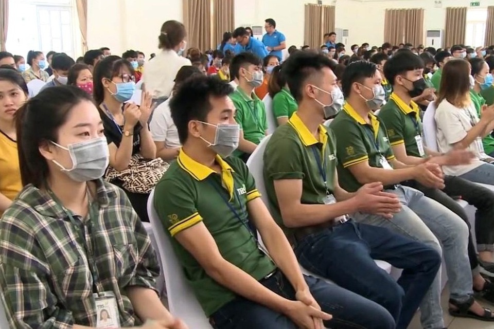 Người lao động gác nỗi nhớ nhà để đón Tết nơi đất khách - 2 Người lao động gác nỗi nhớ nhà để đón Tết nơi đất khách - 2