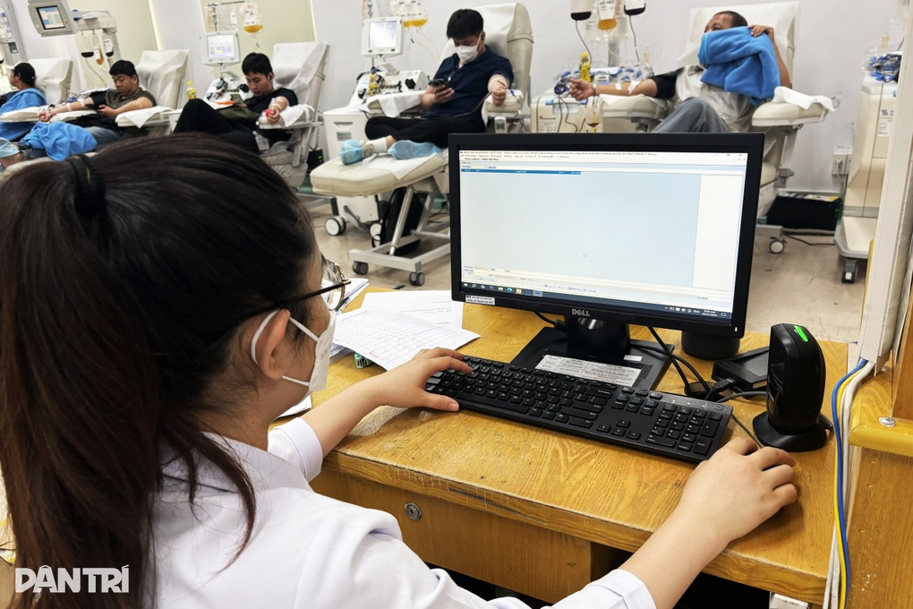 Kho máu ở TPHCM giảm 2.700 túi, Giám đốc BV Truyền máu - Huyết học nói gì? - 4