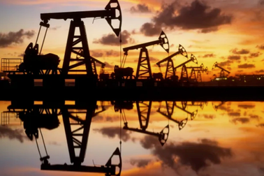 Giá dầu thế giới dự kiến tăng mạnh nửa cuối năm nay