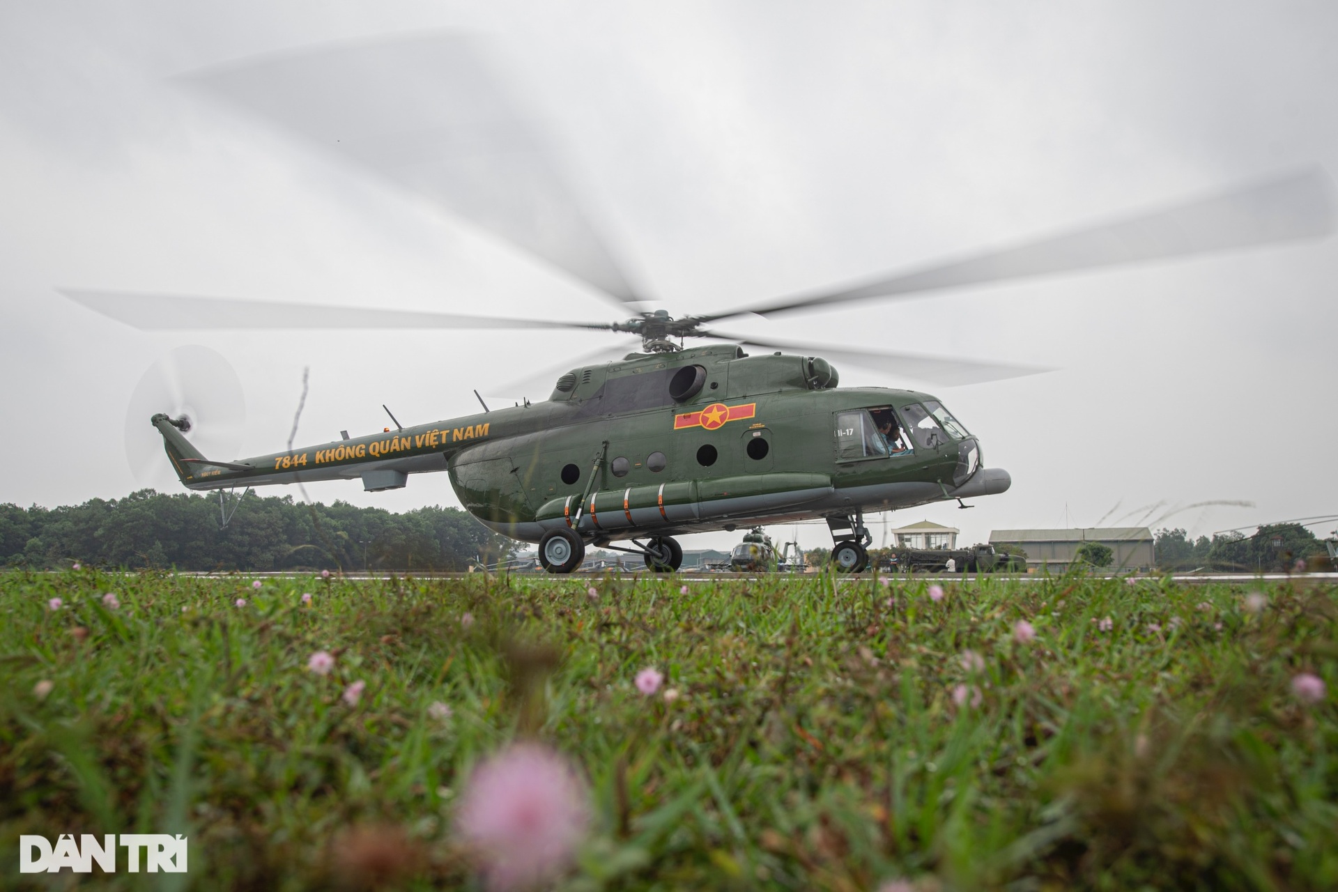 Hình ảnh 9 trực thăng diễn tập kỷ niệm 70 năm Chiến thắng Điện Biên Phủ - 7