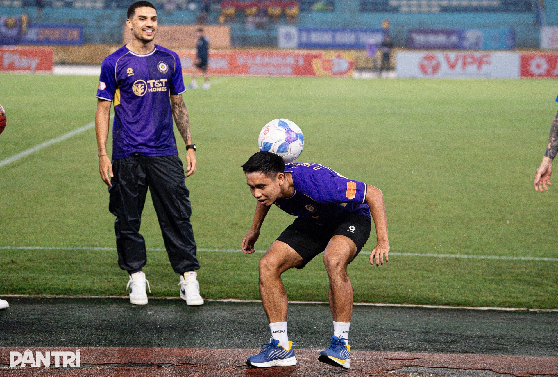 Màn giao lưu bóng đá - bóng rổ độc đáo giữa Hà Nội FC và Hanoi Buffaloes - 6 Màn giao lưu bóng đá - bóng rổ độc đáo giữa Hà Nội FC và Hanoi Buffaloes - 6