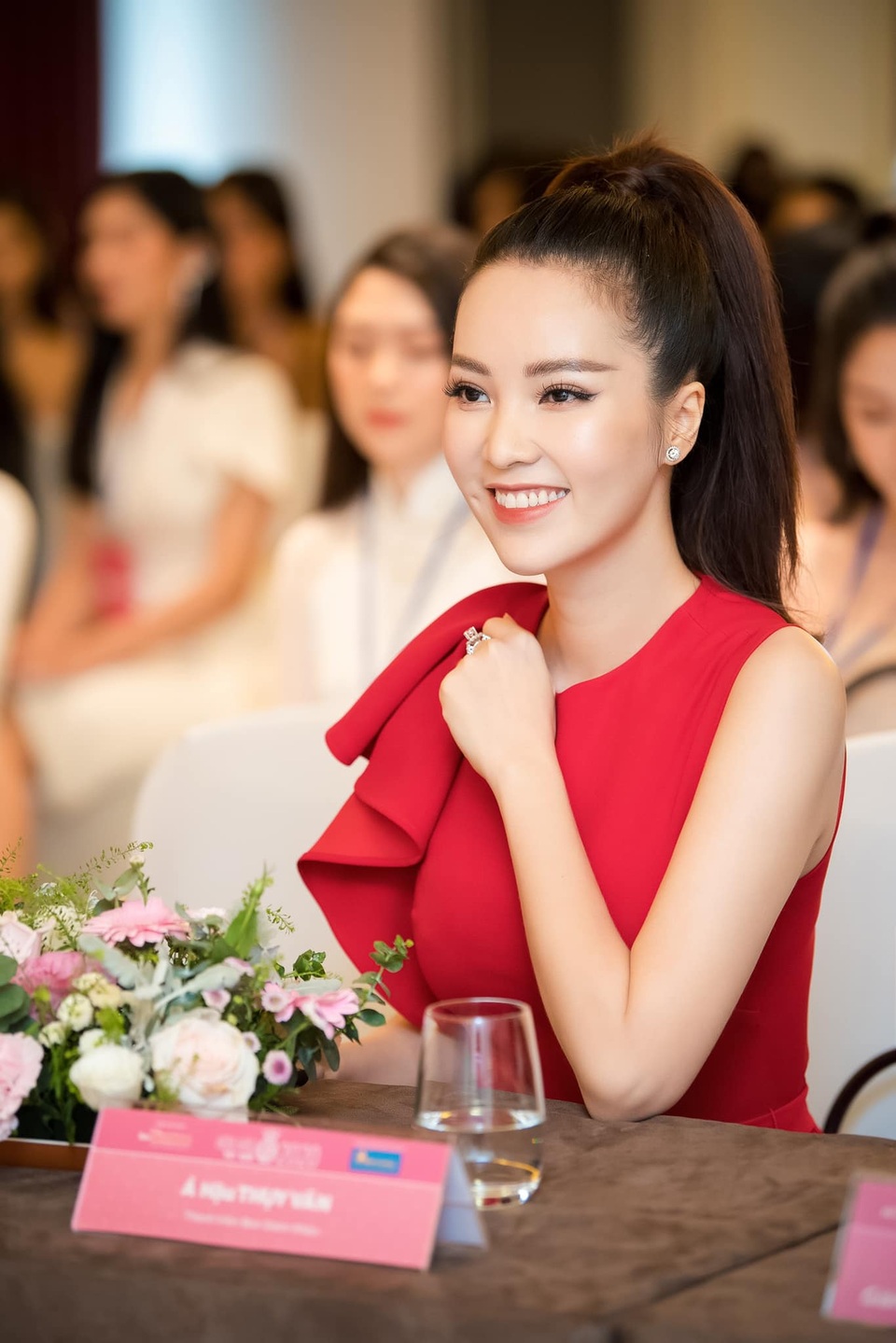 Á hậu Thuỵ Vân: “Không có một nghề nào gọi là nghề Hoa hậu cả” - 2 Á hậu Thuỵ Vân: “Không có một nghề nào gọi là nghề Hoa hậu cả” - 2