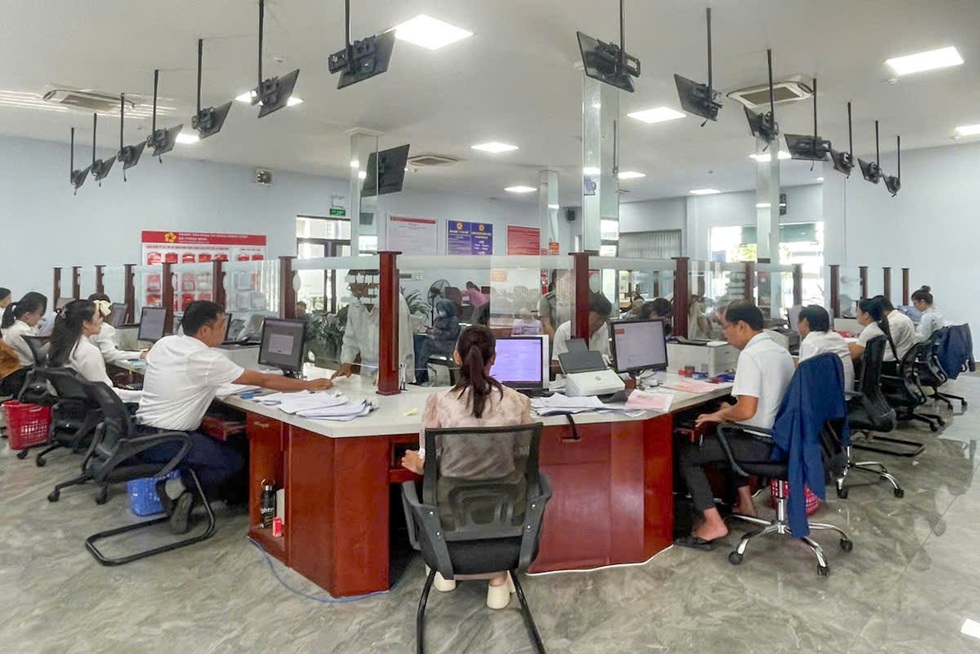 Chuyện không đuổi được người thừa, tắc tuyển thêm chỗ thiếu ở Đà Nẵng - 1 Chuyện không đuổi được người thừa, tắc tuyển thêm chỗ thiếu ở Đà Nẵng - 1