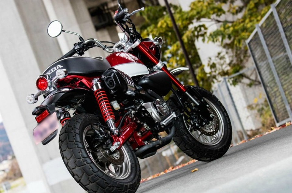 Đẹp lung linh xế khỉ Honda Monkey giữa mùa lá rụng - 20 Đẹp lung linh xế khỉ Honda Monkey giữa mùa lá rụng - 20
