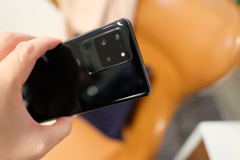 Cận cảnh bộ 3 smartphone Galaxy S20: Nâng cấp ấn tượng về camera - 4 Cận cảnh bộ 3 smartphone Galaxy S20: Nâng cấp ấn tượng về camera - 4