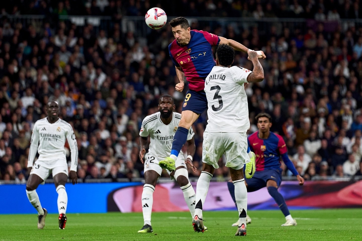 Real Madrid thảm bại trước Barcelona, HLV Ancelotti nói điều cay đắng - 1