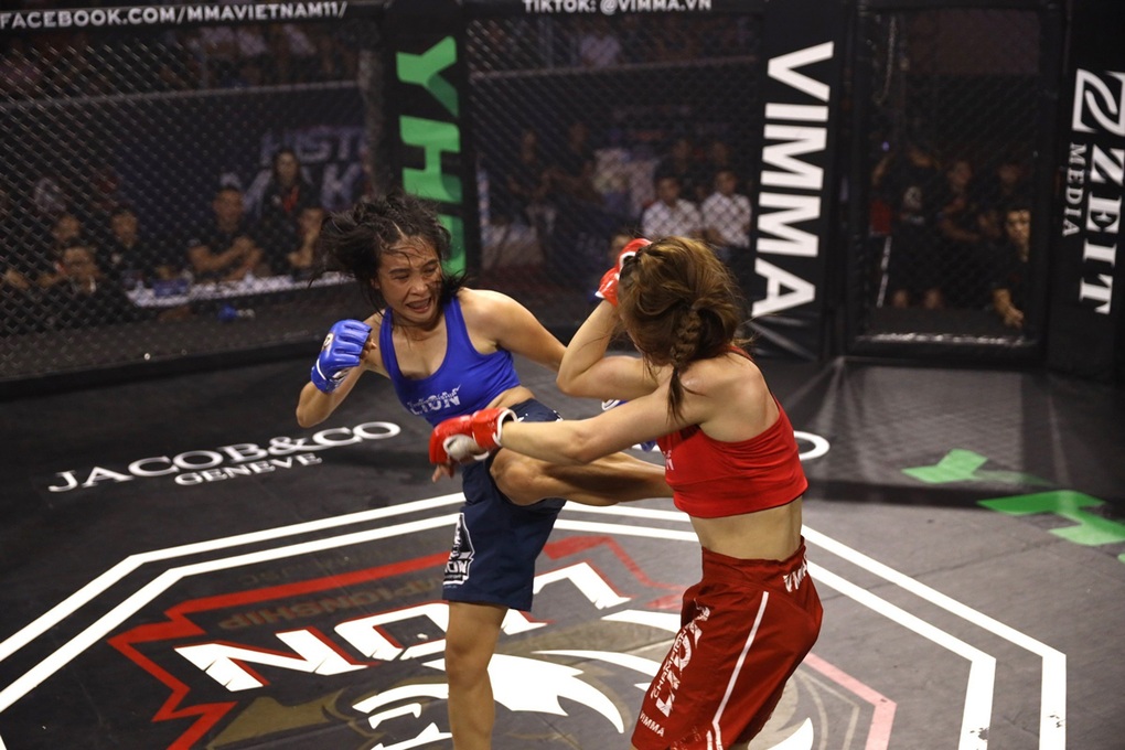 Võ sĩ 20 tuổi ngược dòng thắng ấn tượng tại giải MMA Championship - 3 Võ sĩ 20 tuổi ngược dòng thắng ấn tượng tại giải MMA Championship - 3
