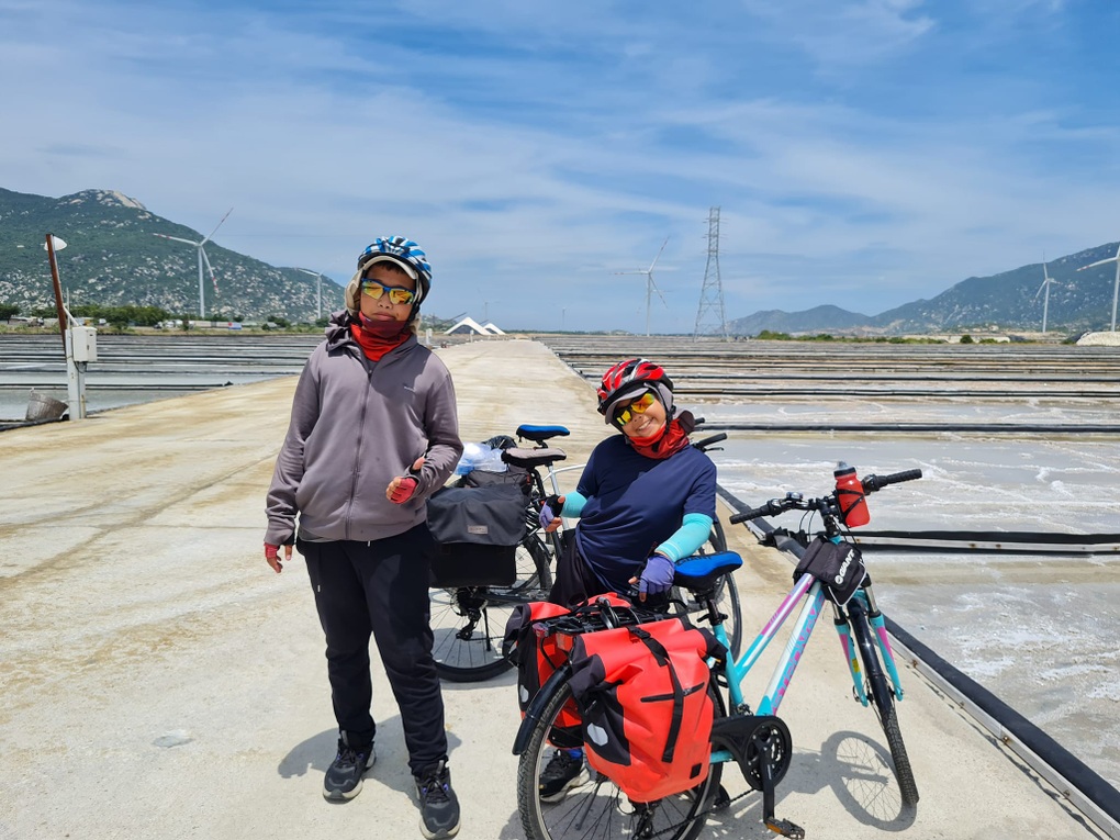 Hi hữu: Cậu bé 11 tuổi đạp xe vượt 1800km từ Bắc vào Nam - 9 Hi hữu: Cậu bé 11 tuổi đạp xe vượt 1800km từ Bắc vào Nam - 9