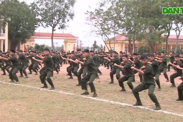 Gần 800 chiến sĩ Công an nghĩa vụ tập luyện võ thuật, bắn súng