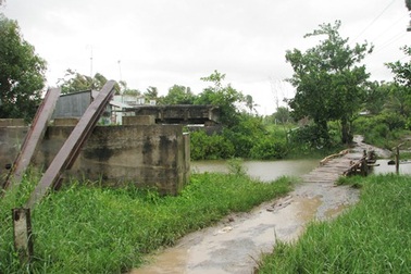 Những cây cầu bỏ hoang trên tuyến đường "treo" 12 năm