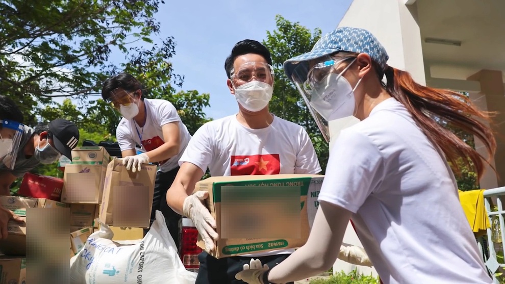 Nghệ sĩ và hành trình tiếp sức chống Covid-19 ở các bệnh viện dã chiến - 4 Nghệ sĩ và hành trình tiếp sức chống Covid-19 ở các bệnh viện dã chiến - 4