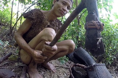 Hình ảnh mới về “người rừng” Hồ Văn Lang gây sốt trên báo quốc tế