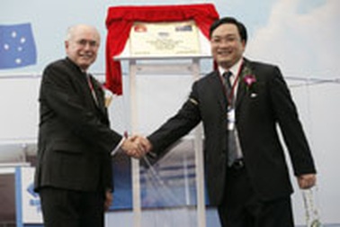 Thủ tướng Ôxtrâylia thăm và dự lễ khánh thành nhà máy thép