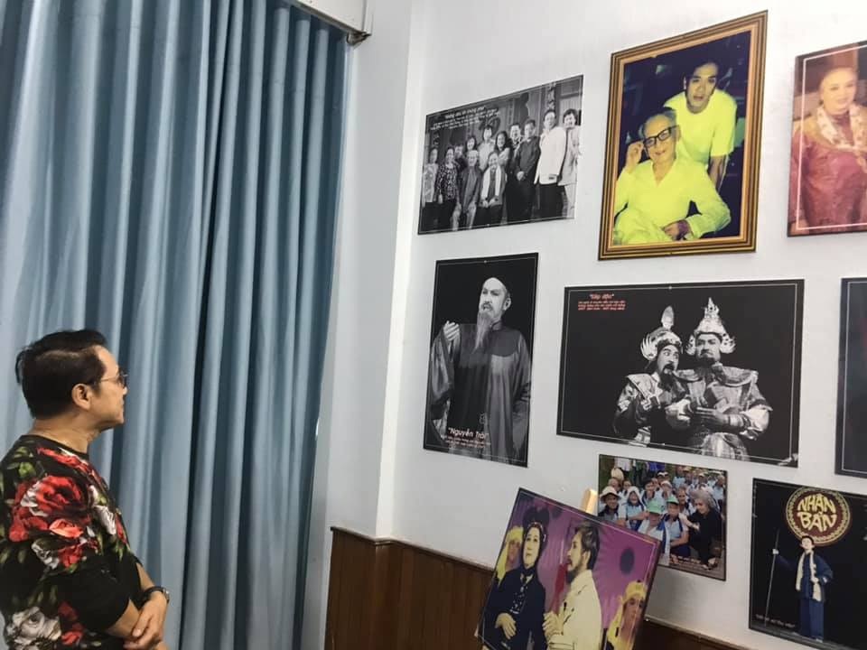 Nhiều nghệ sĩ xúc động nhìn lại ký ức qua triển lãm sân khấu - 7