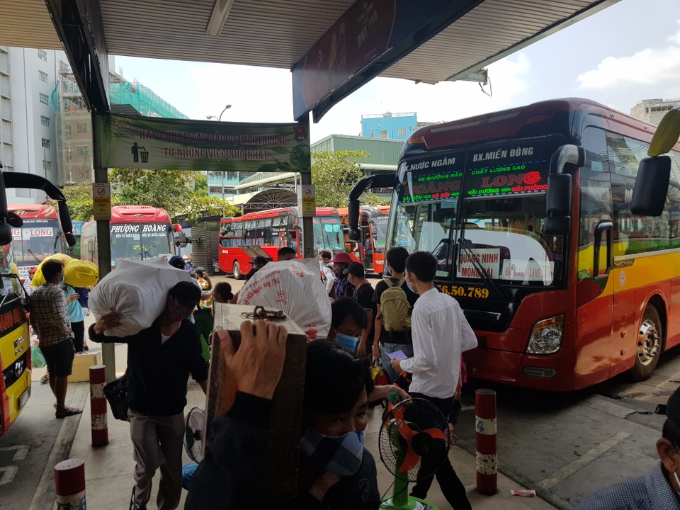 Người dân về quê.jpg