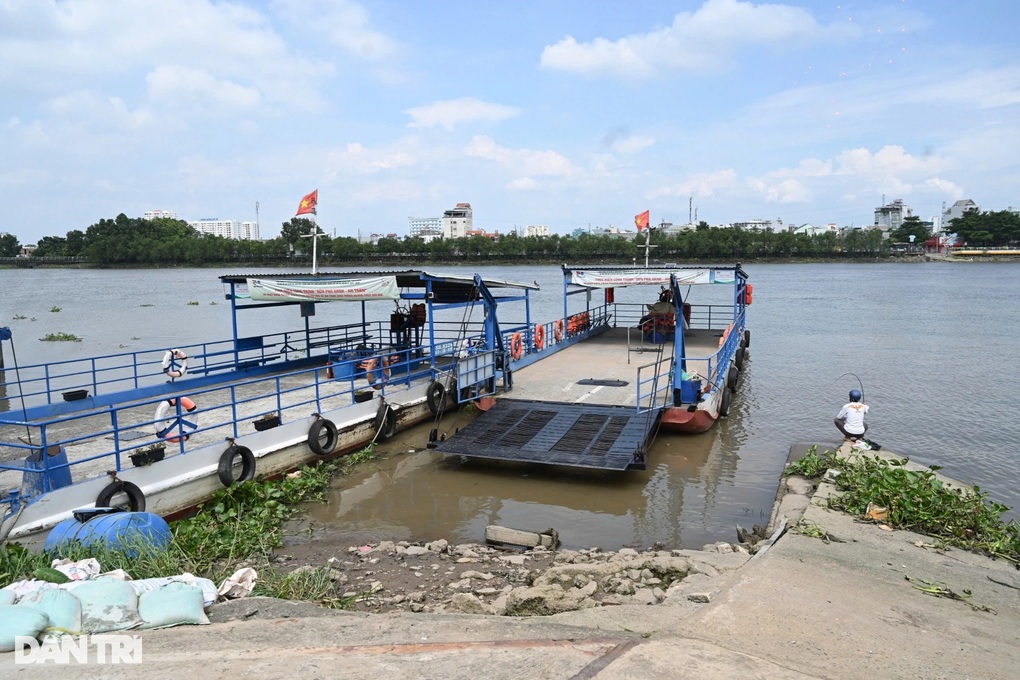 Phà Bình Quới tạm dừng hoạt động, người dân TPHCM mệt mỏi đi đường vòng - 1 Phà Bình Quới tạm dừng hoạt động, người dân TPHCM mệt mỏi đi đường vòng - 1