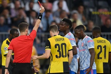 UEFA báo tin dữ cho Man Utd, cổ động viên tức sôi máu