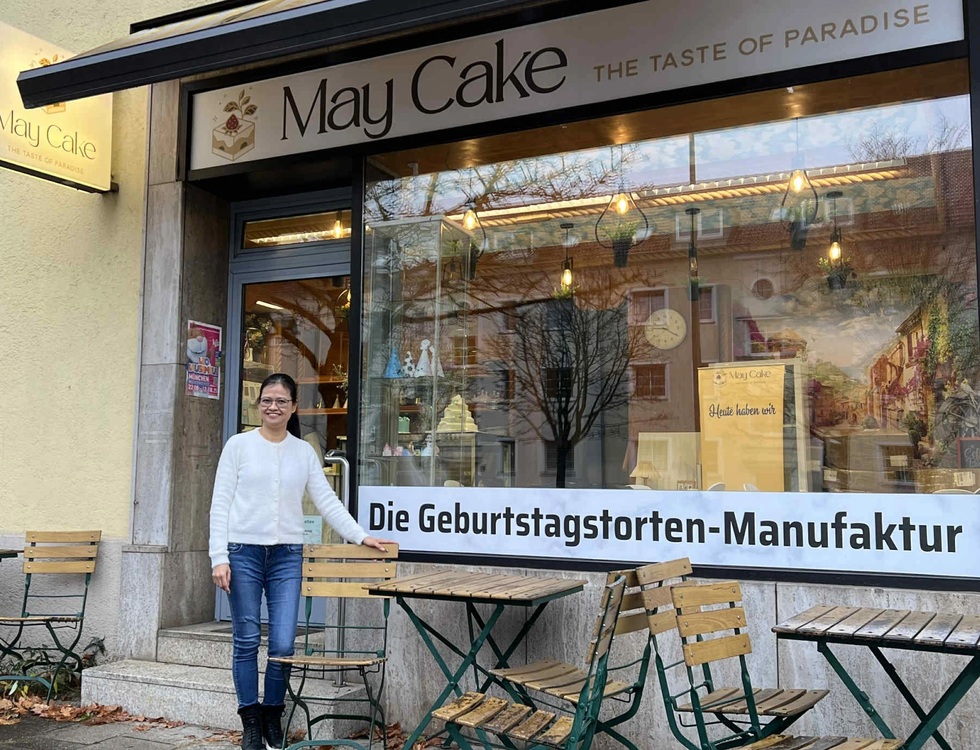 Từ tay trắng, mẹ Việt đổi đời nhờ mở tiệm bán bánh tại Đức - 1 Từ tay trắng, mẹ Việt đổi đời nhờ mở tiệm bán bánh tại Đức - 1