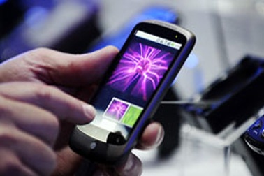 HTC bắt đầu nếm “trái đắng” vì đơn kiện Apple