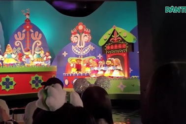 Không khí Giáng sinh phủ kín Tokyo Disneyland