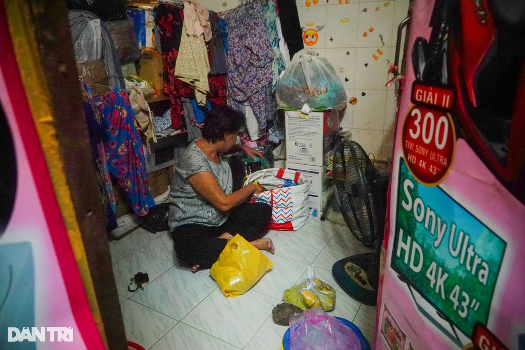 Những phận người khốn khổ ở xóm nghèo tập thể tại TPHCM - 6 Những phận người khốn khổ ở xóm nghèo tập thể tại TPHCM - 6
