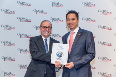 4 giải thưởng quốc tế vì những nỗ lực không ngừng trong việc phục vụ khách hàng