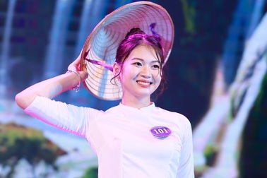 Nữ sinh Thu Anh làm Đại sứ khoa Kinh doanh quốc tế Học viện Ngân hàng