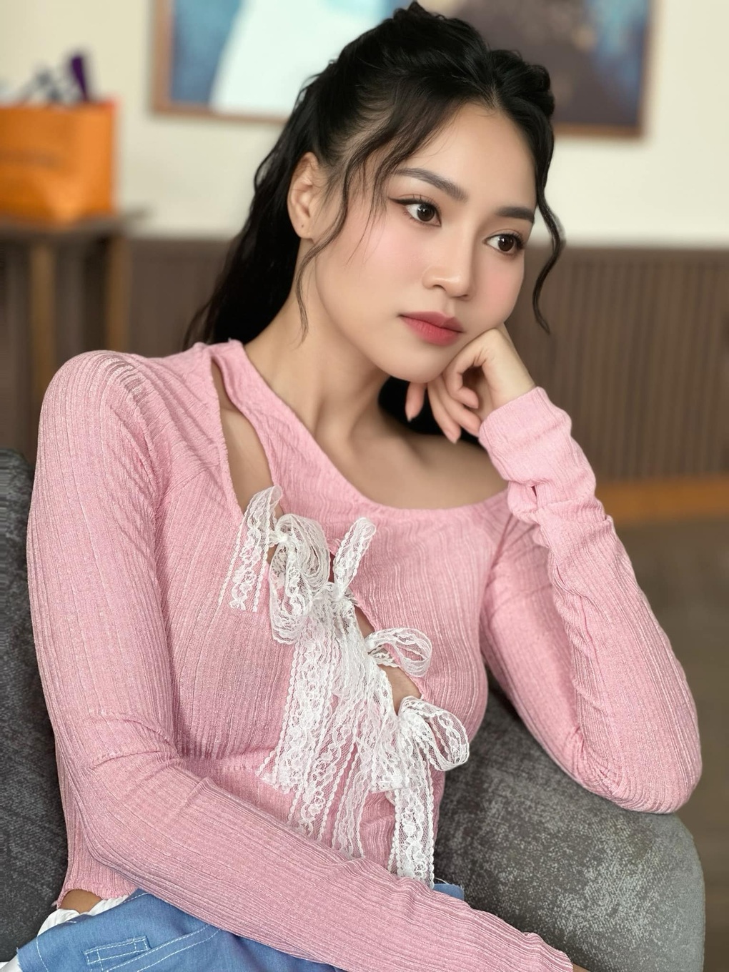 Mỹ nhân Việt du học: Hương Tràm vướng tin đồn, Chi Pu bị ném đá - 6 Mỹ nhân Việt du học: Hương Tràm vướng tin đồn, Chi Pu bị ném đá - 6
