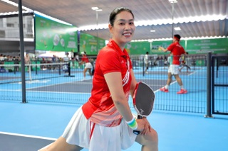 Hà Hương “Phía trước là bầu trời” được chồng ủng hộ, tự tin chơi pickleball - 2