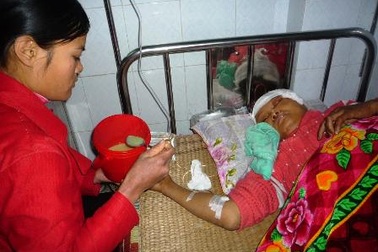 Nỗi đau của người phụ nữ bị vỡ xương sọ sau 7 ngày sinh con